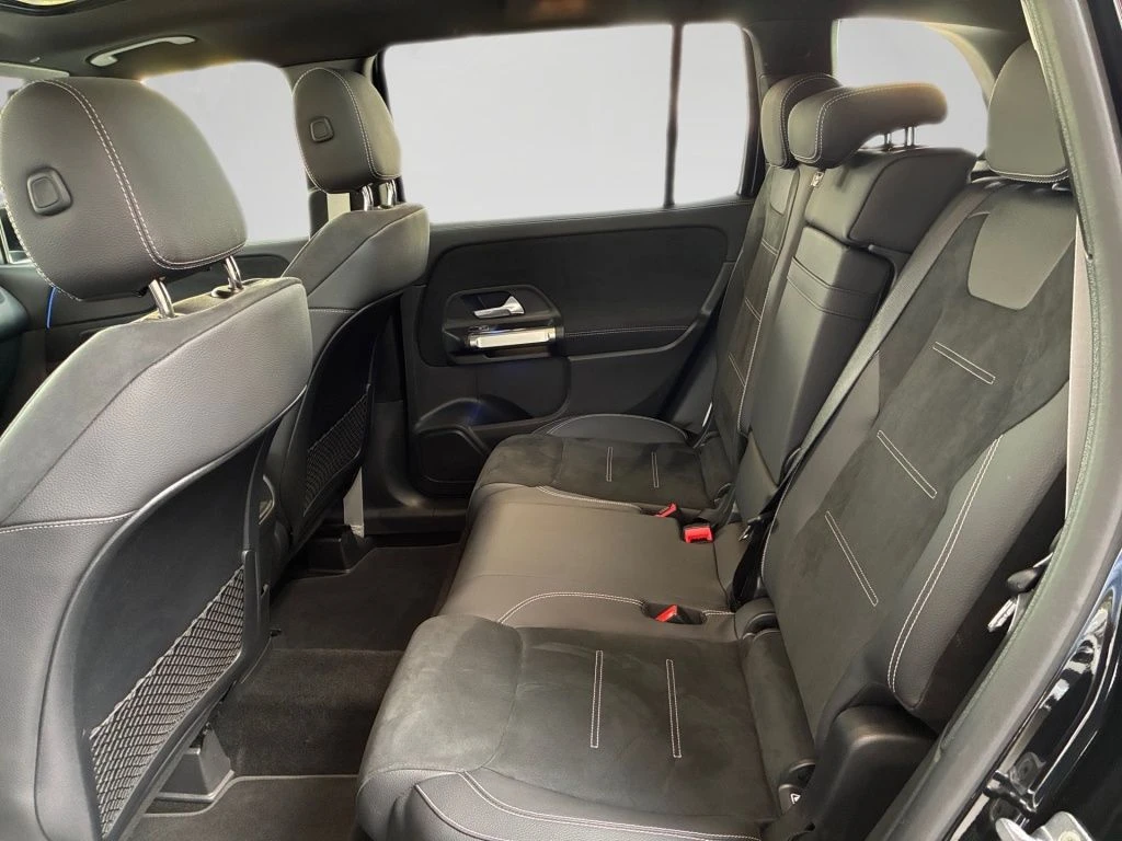 Mercedes-Benz-GLB 200-image-9