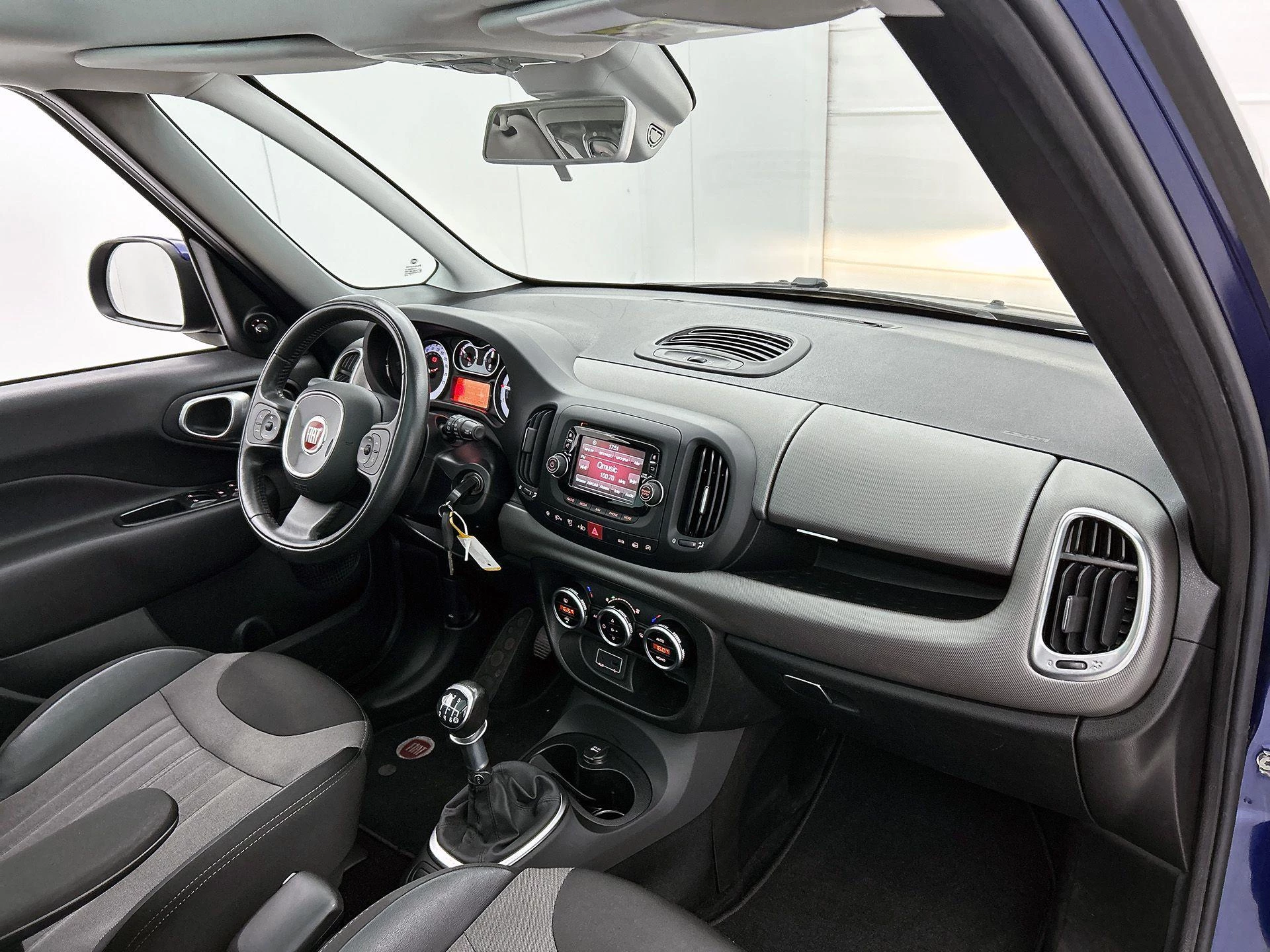 Fiat-500L-image-18
