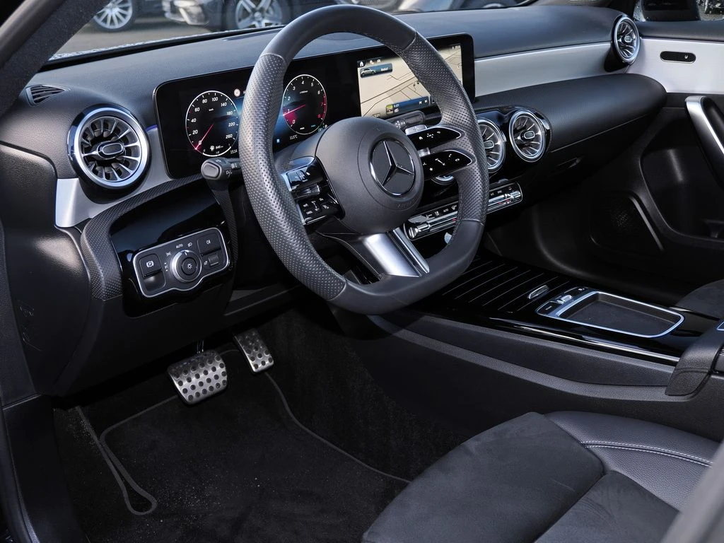 Mercedes-Benz-A-Klasse 200-image-8