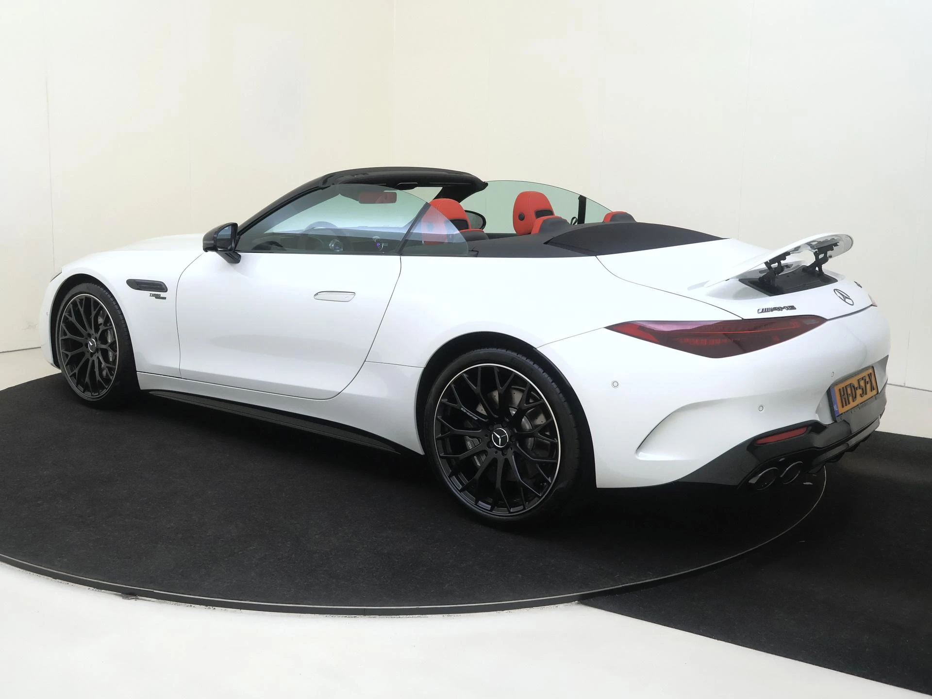 Mercedes-Benz-SL-image-2
