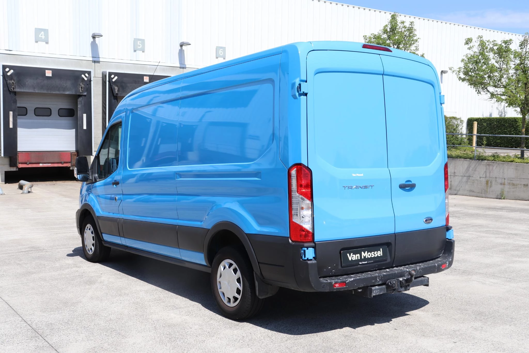 Ford Transit 350L 2.0TD 130pk 96kW M6 RWD Trend