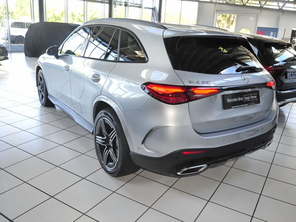 Mercedes-Benz-GLC 220 d-image-5