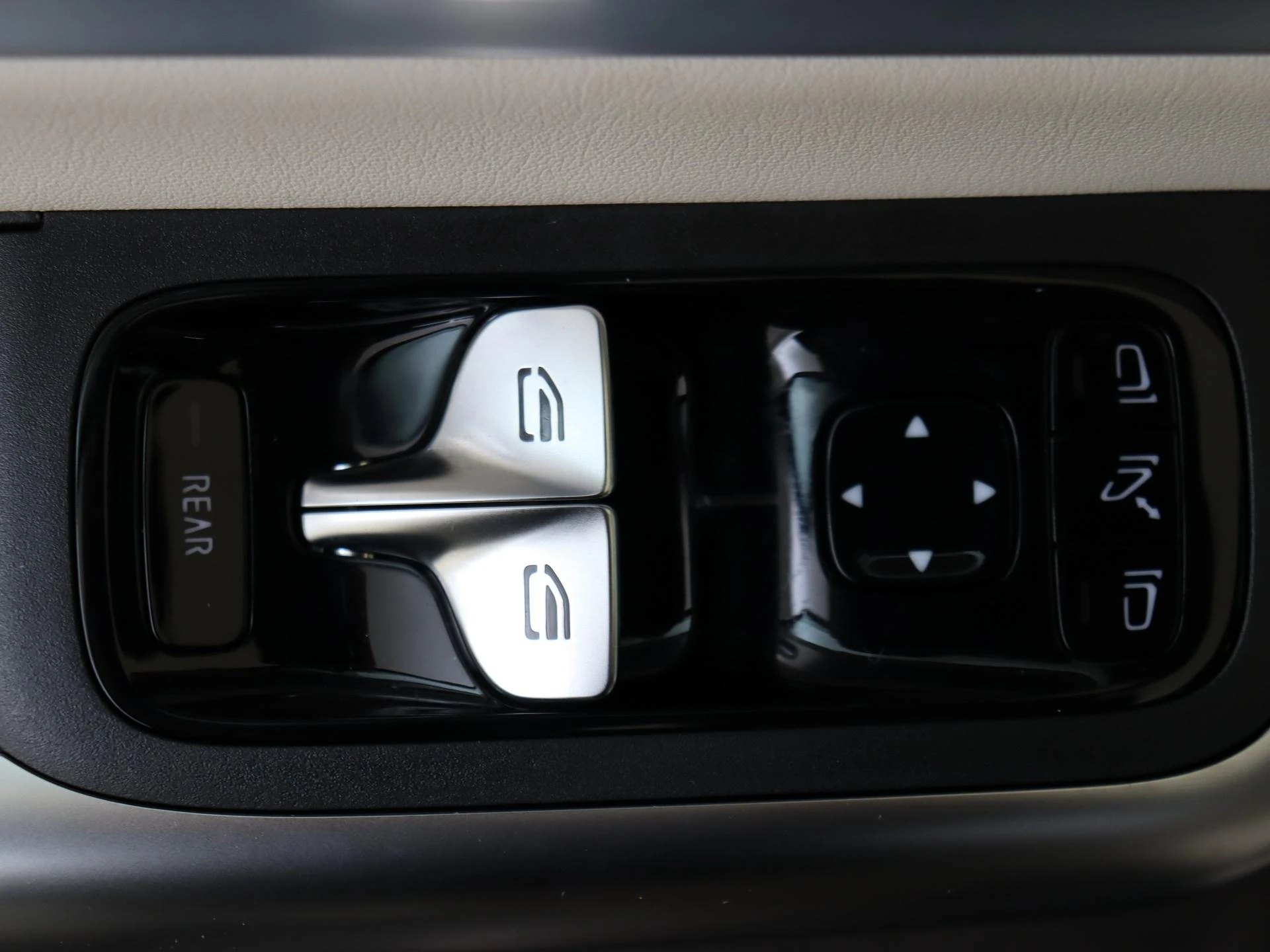 Mercedes-Benz-GLB-image-24