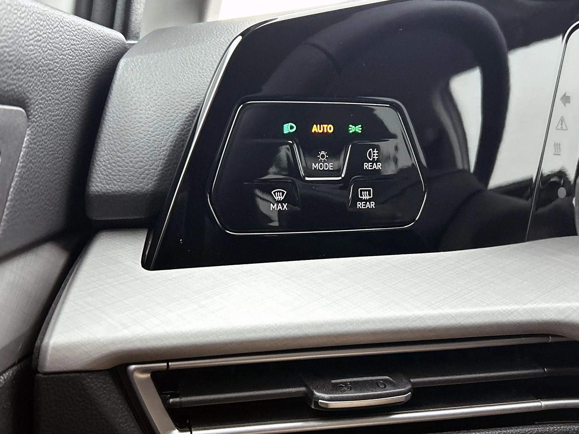 Volkswagen-Golf-image-29