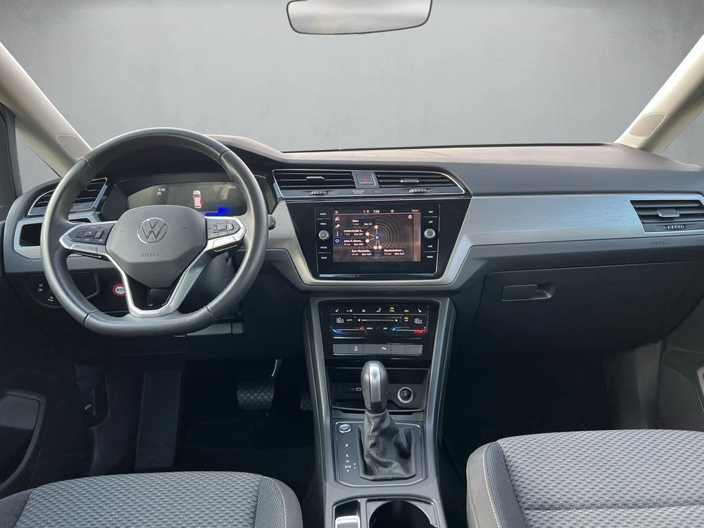 Volkswagen-Touran-image-7