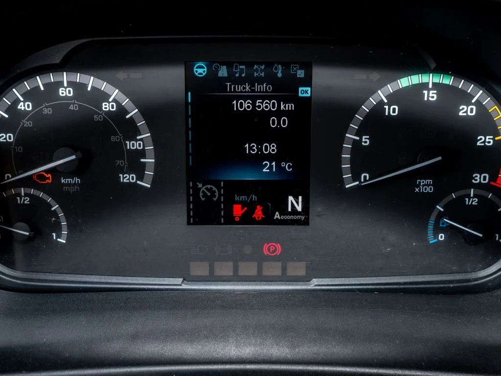 Mercedes-Benz-Atego-image-13