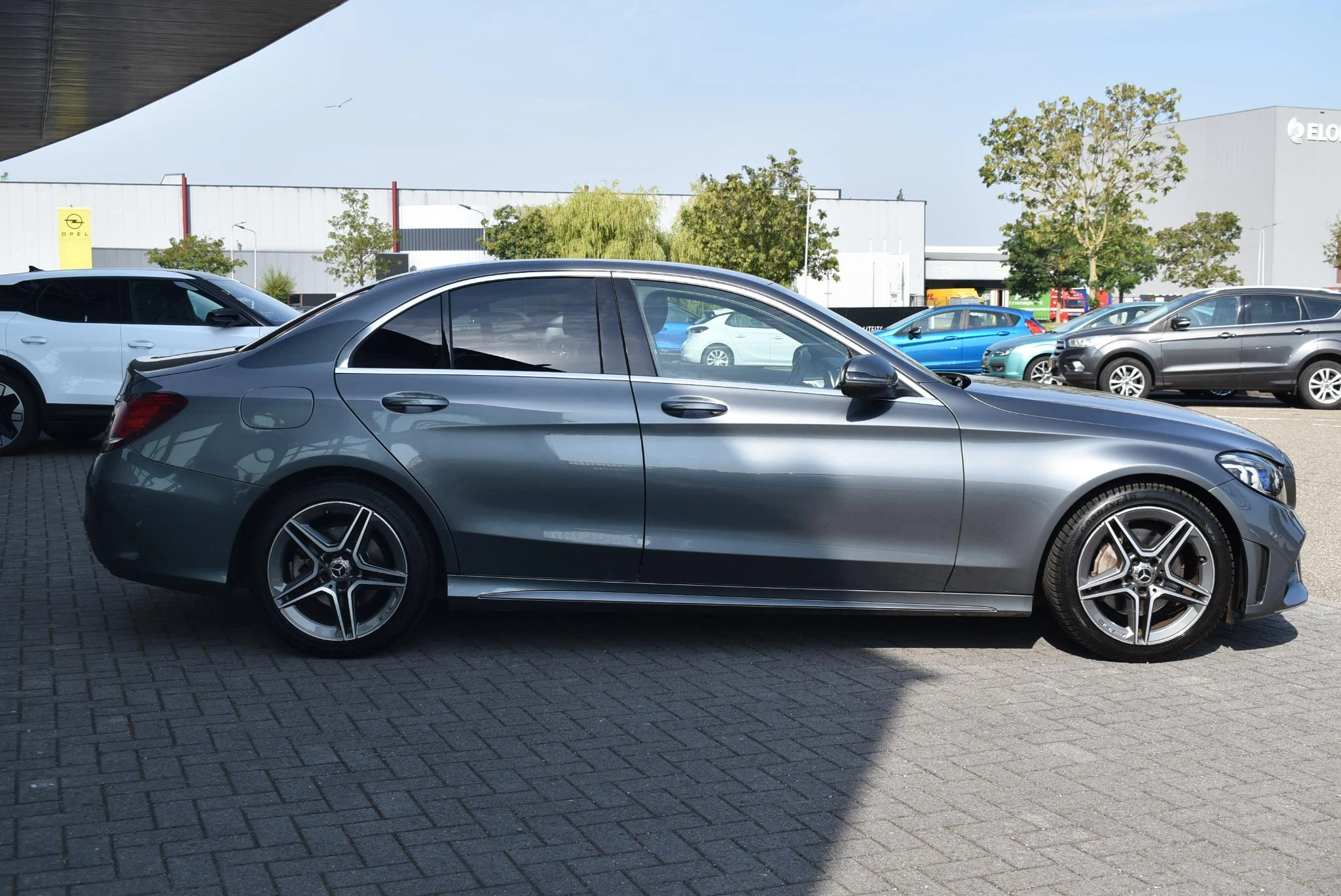 Mercedes-Benz-C-Klasse-image-3