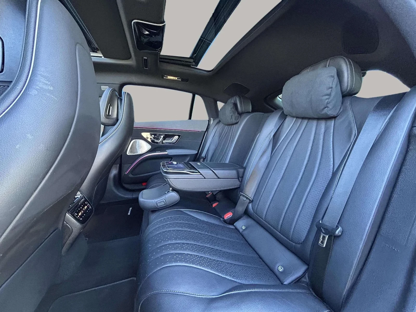 Mercedes-Benz-EQS-image-14