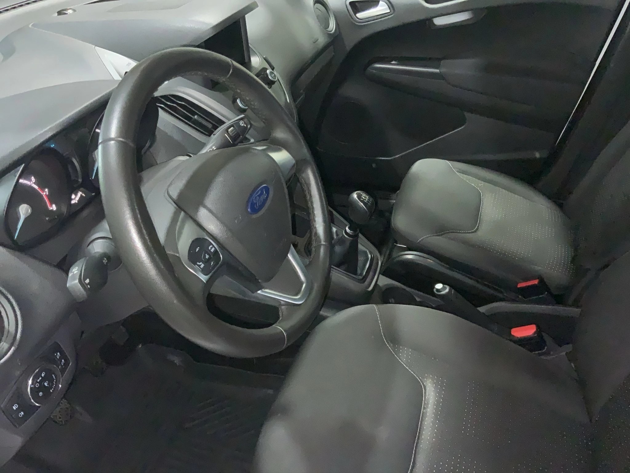 Ford-Transit Courier-image-10