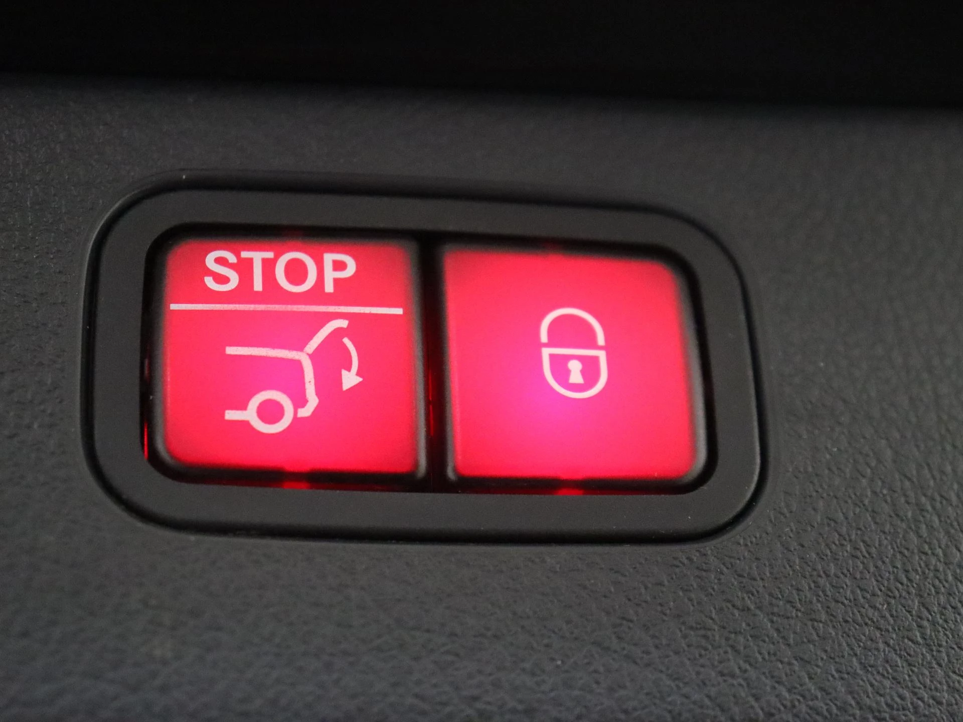 Mercedes-Benz-C-Klasse-image-30