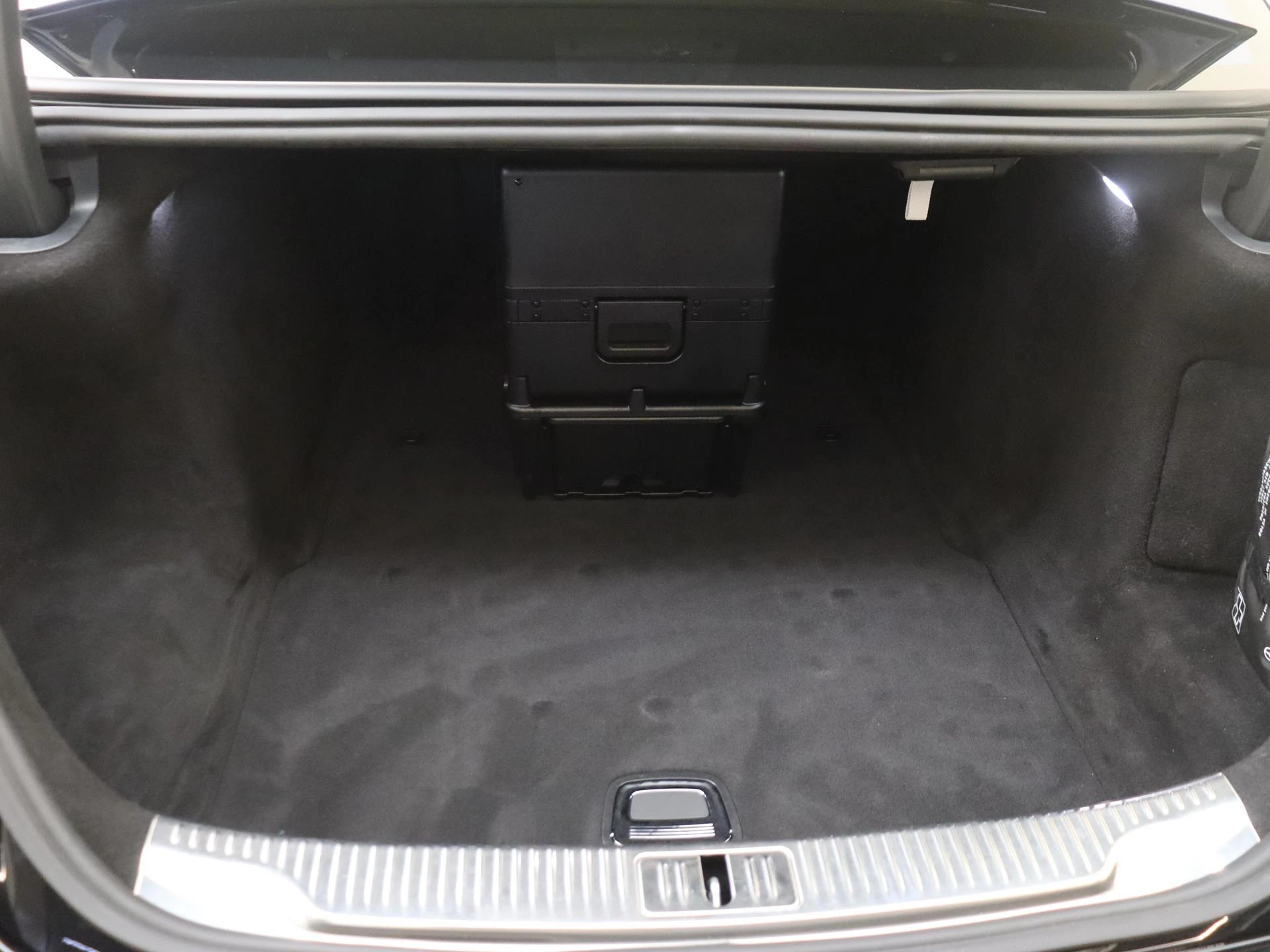 Mercedes-Benz-S-Klasse-image-30
