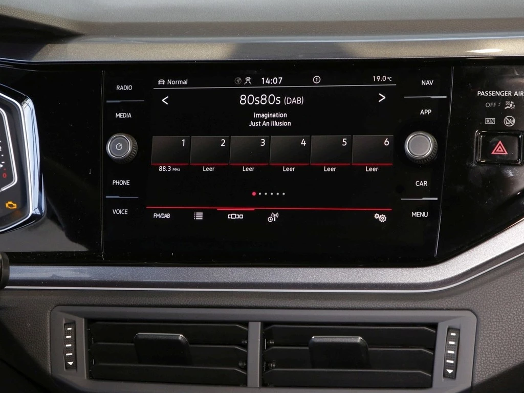 Volkswagen-Polo-image-12