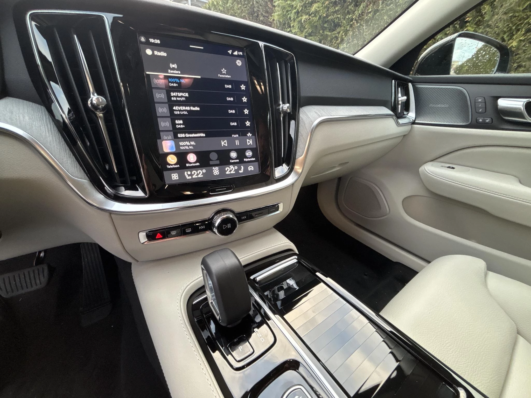 Volvo V60 T8 Plug-in hybrid AWD Plus Dark