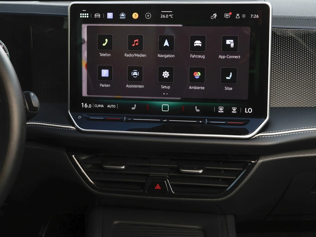 Volkswagen Passat Variant 1.5eTSI DSG Business AHK/Navi/RFK