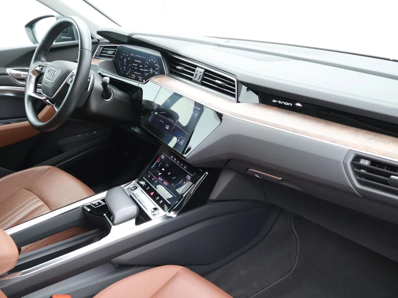 Audi e-tron Audi e-tron 95kWh 55 QUATTRO 408PK *AUTOMAAT*PANODAK*TREKHAAK*BRUIN LEDER*ACC*CAMERA*PDC*NAVI*APP-CONNECT*...*