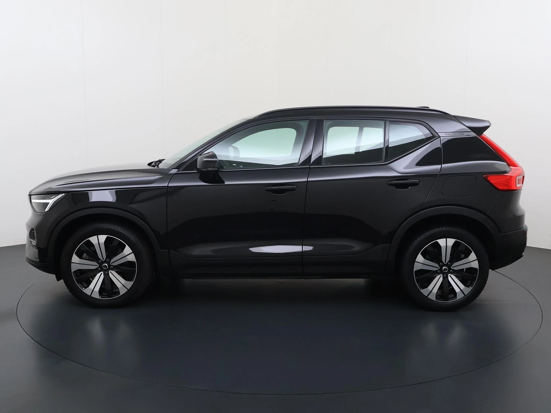 Volvo-XC40-image-1