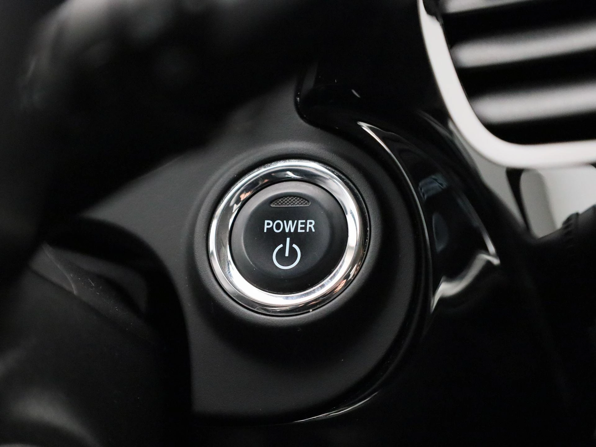 Mitsubishi-Outlander-image-26