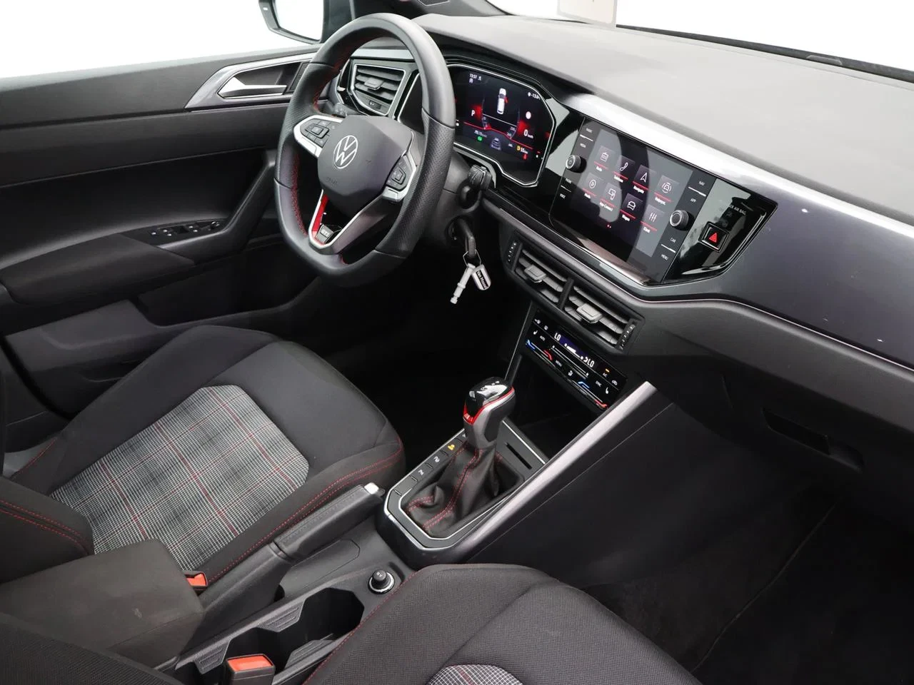 Volkswagen-Polo-image-1