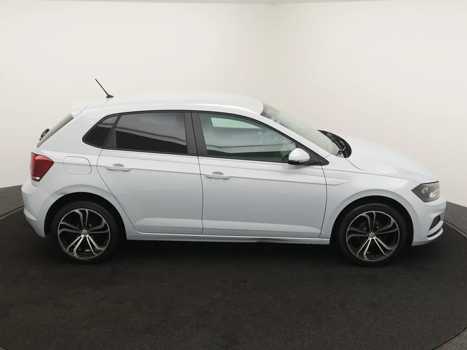 Volkswagen-Polo-image-6