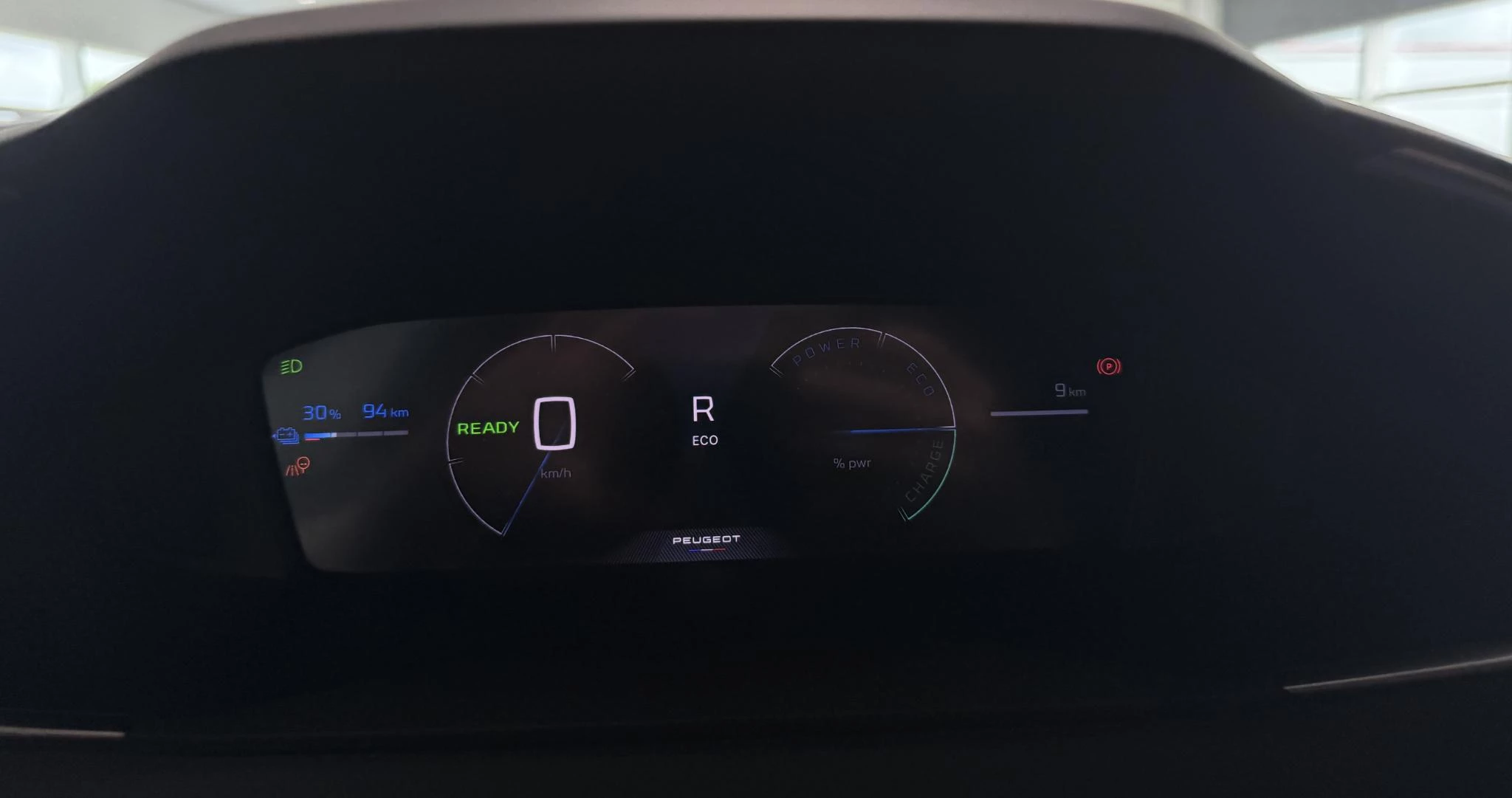 Peugeot-e-2008-image-13