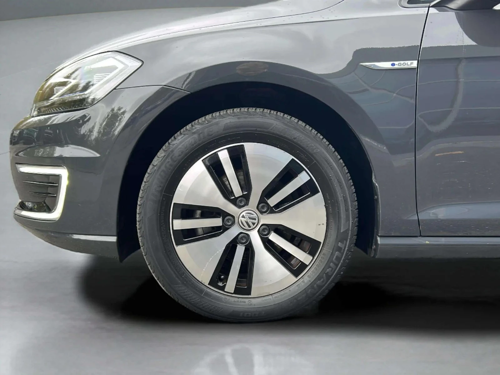 Volkswagen-e-Golf-image-8