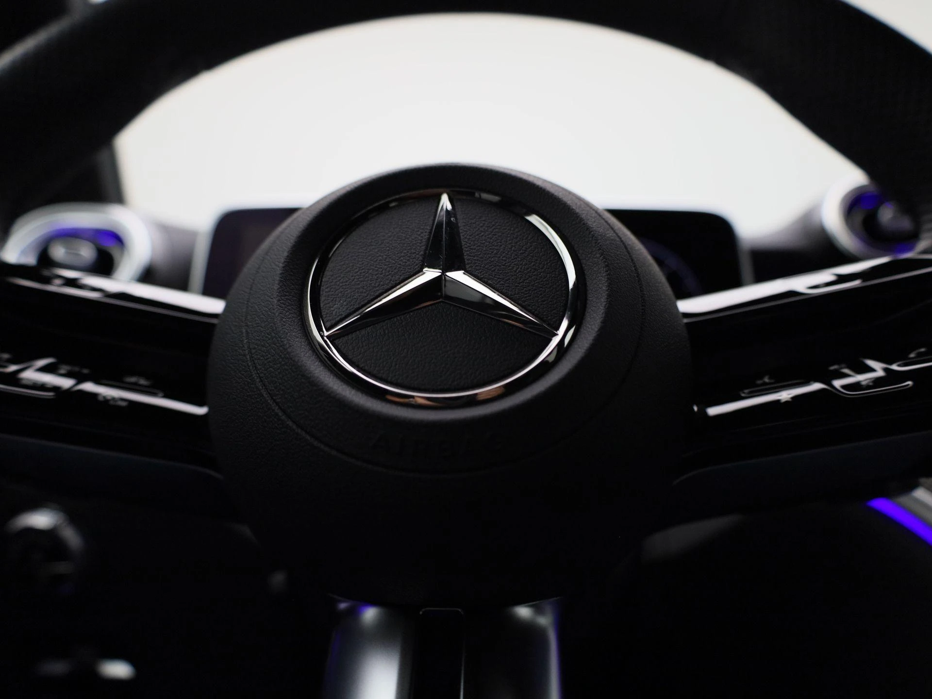 Mercedes-Benz-GLC-image-34