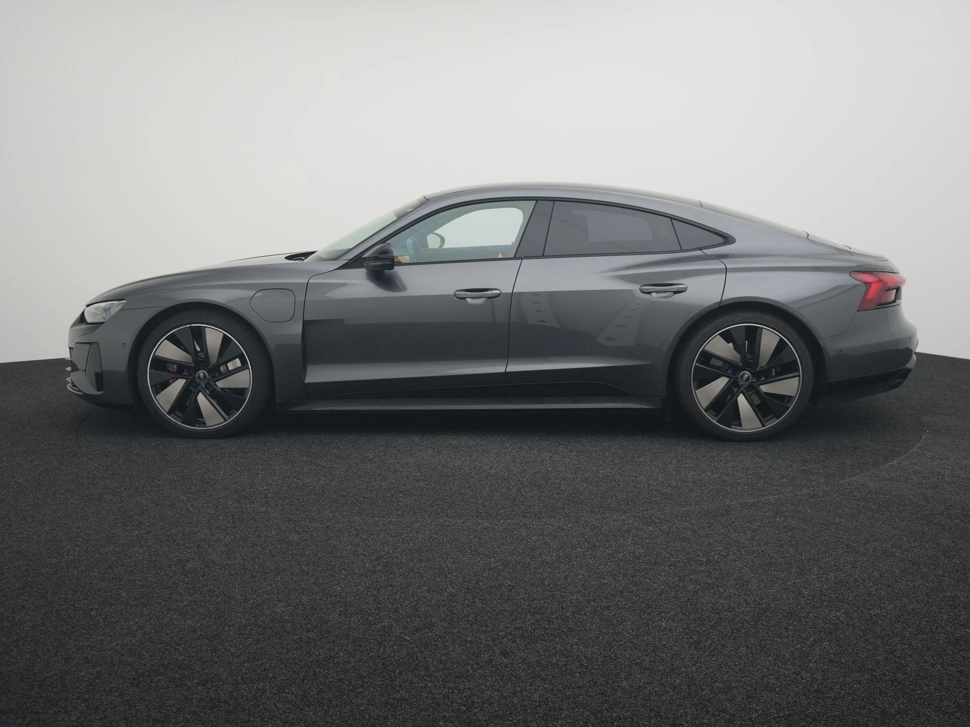 Audi-e-tron GT-image-3