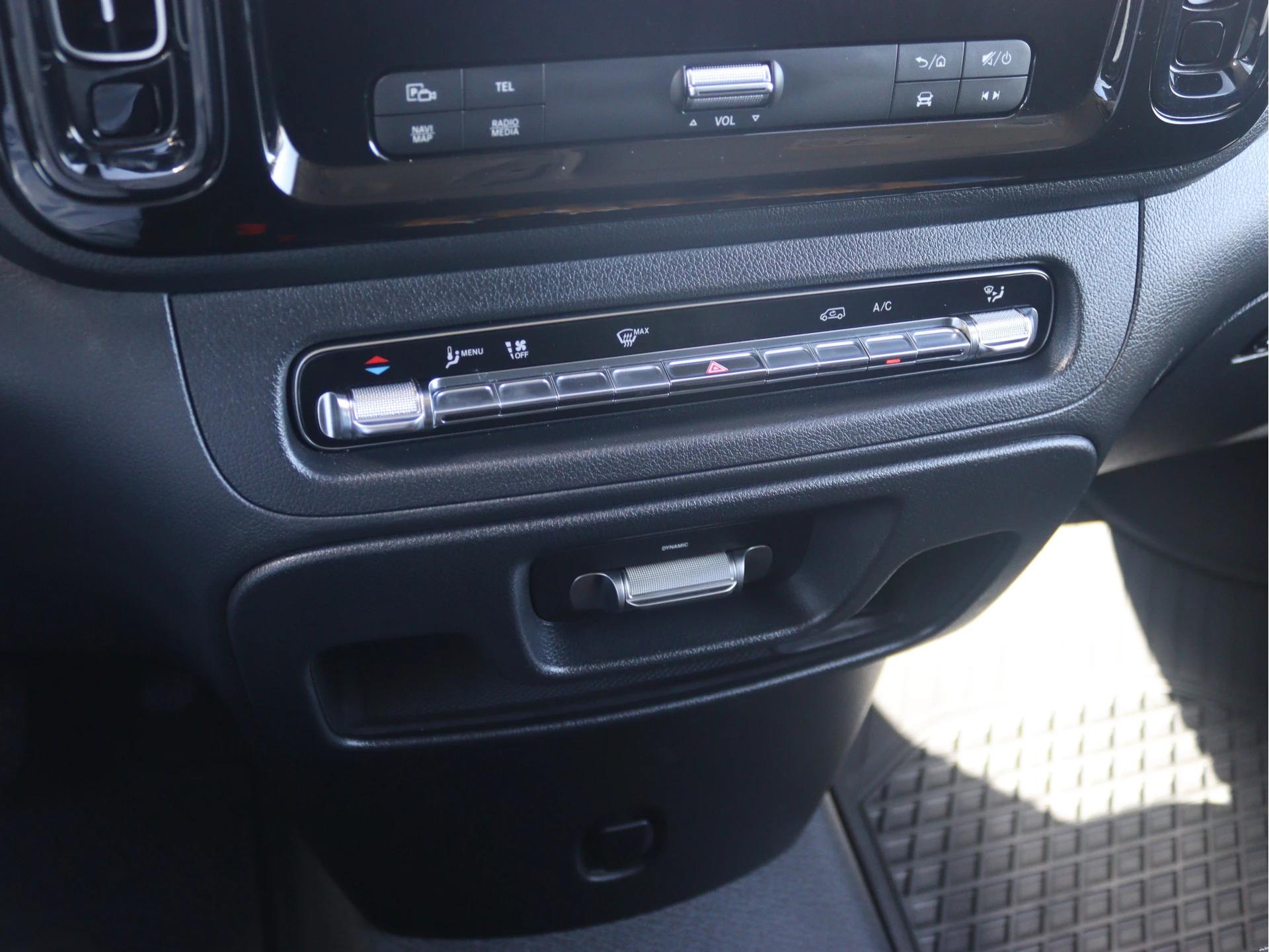 Mercedes-Benz-Vito-image-10