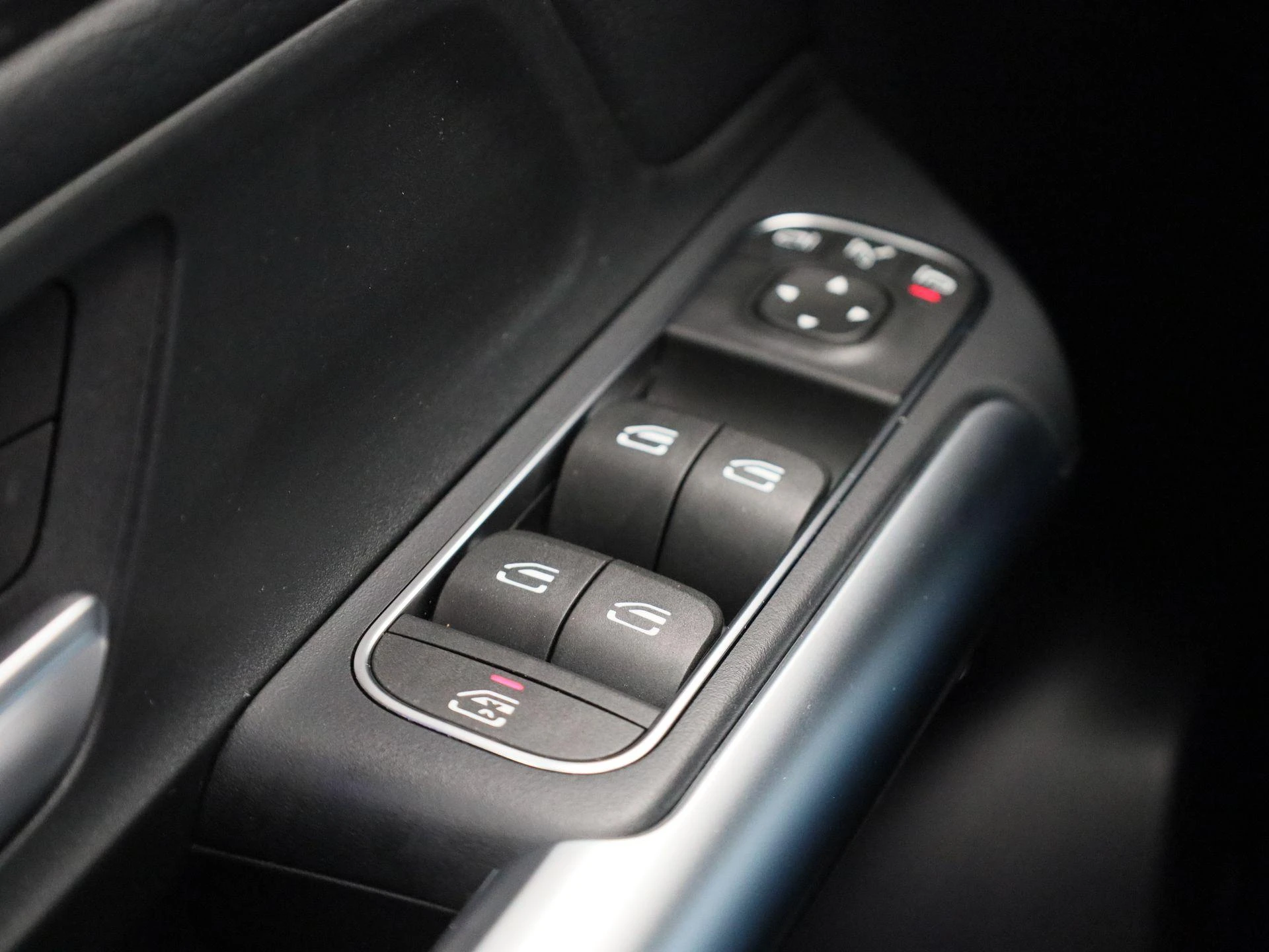 Mercedes-Benz-GLA-image-33