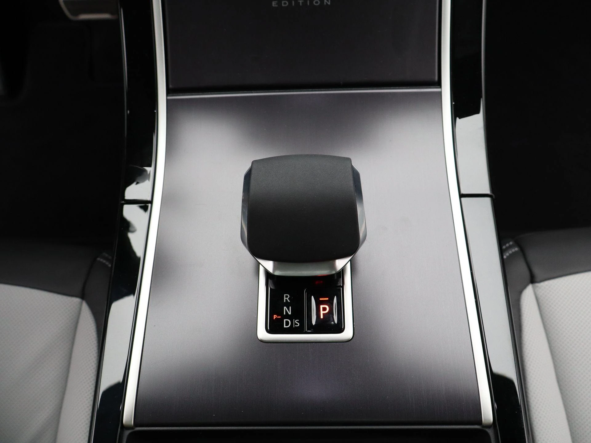 Land Rover-Range Rover Evoque-image-9