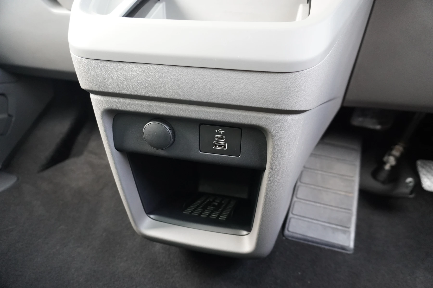 Volkswagen-Transporter-image-43