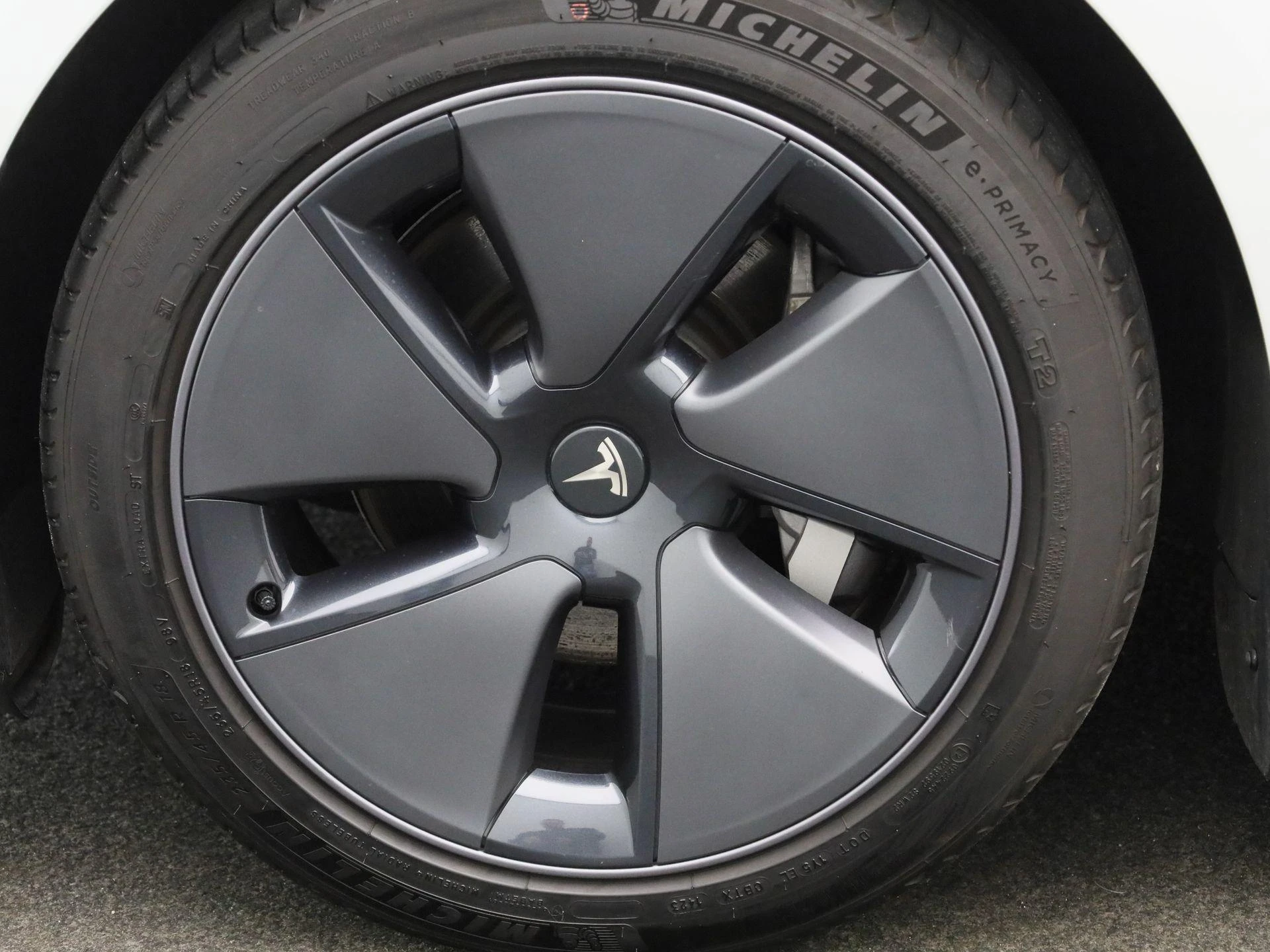 Tesla-Model 3-image-16
