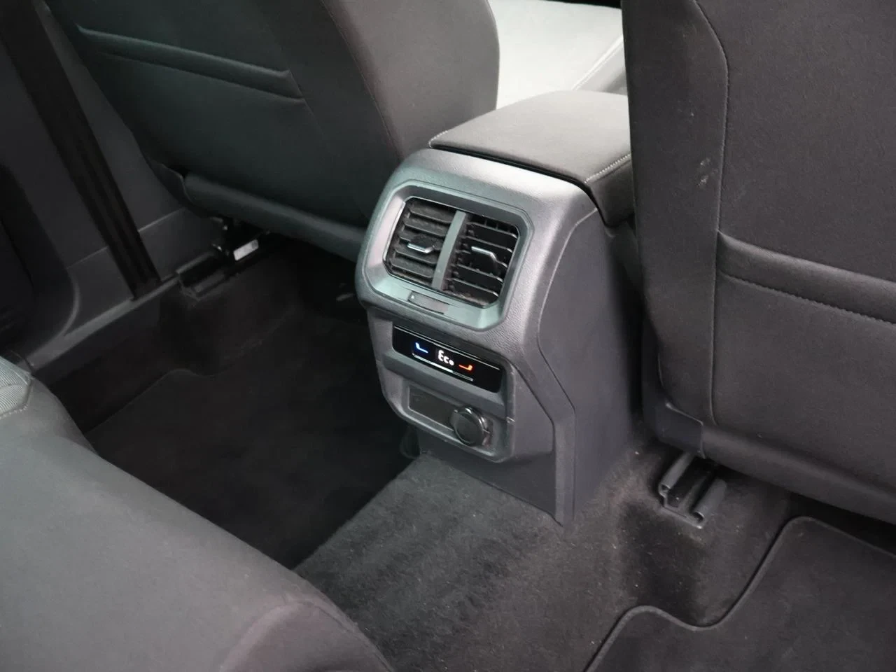 Volkswagen Tiguan eHybrid (PHEV) Tiguan PHEV eHybrid 1.4Life 245PK *AUTOMAAT*CAMERA*VIRTUAL COCKPIT*PDC*ACC*APP-CONNECT*...*