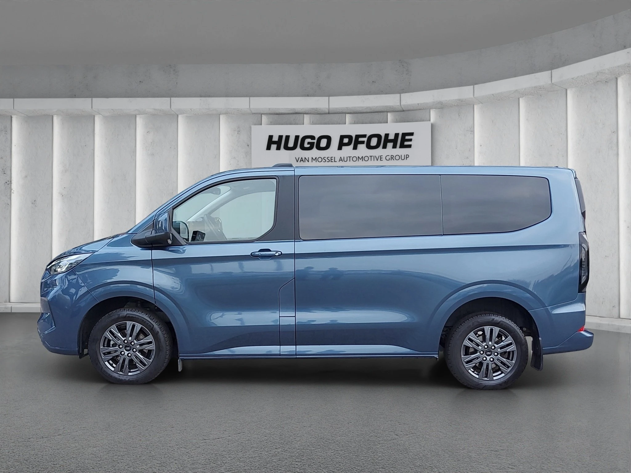 Ford-Tourneo Custom-image-1