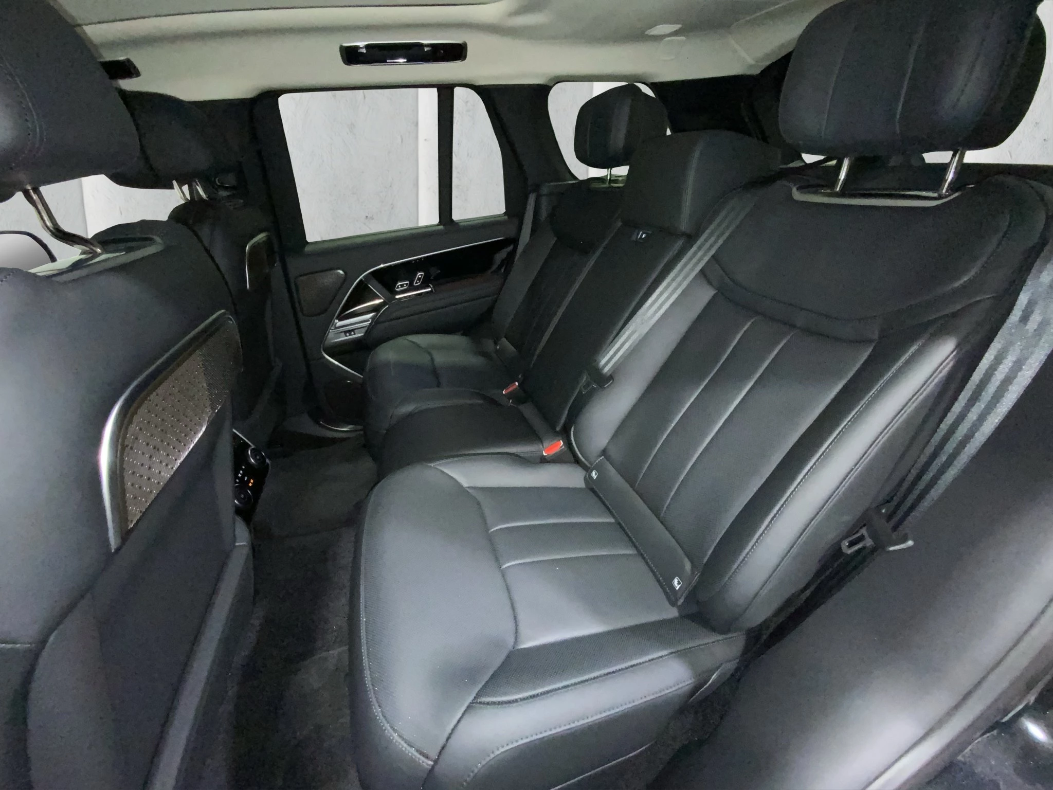 Land Rover-Range Rover-image-10