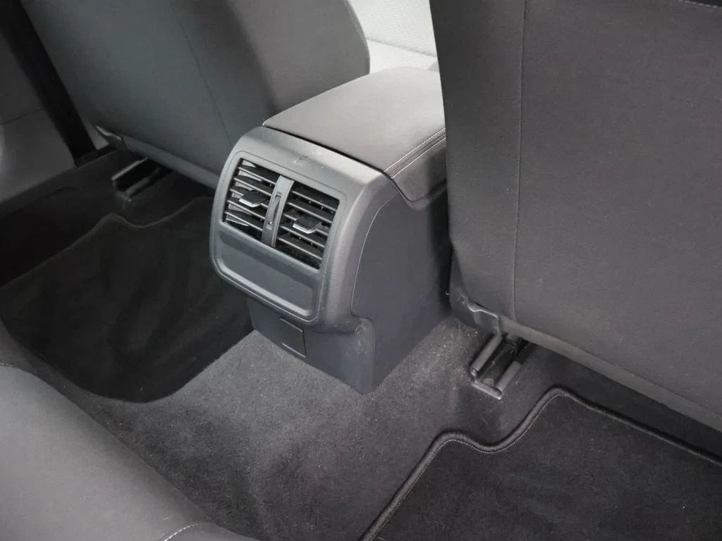 Volkswagen-Passat-image-12