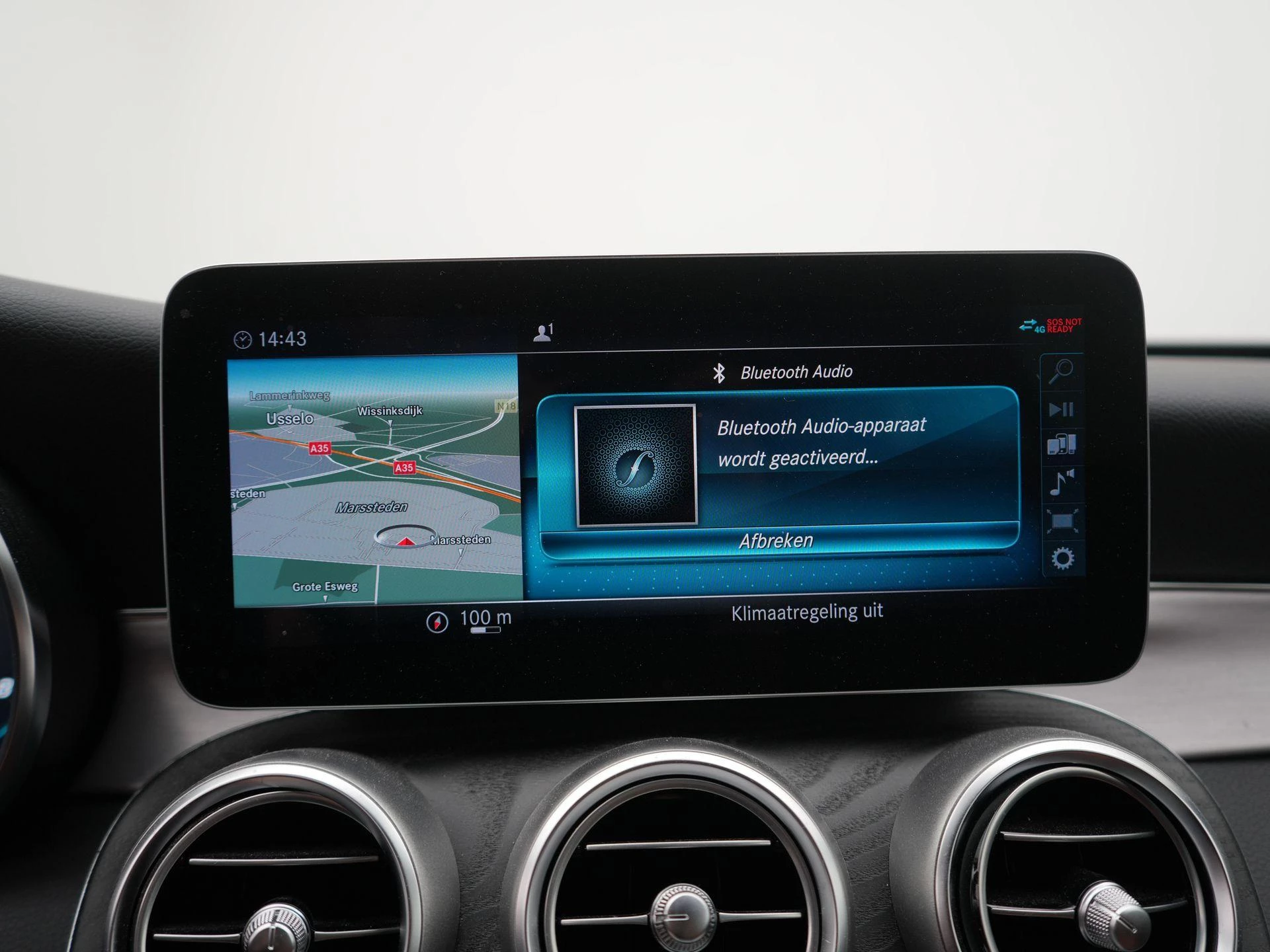 Mercedes-Benz-C-Klasse-image-14