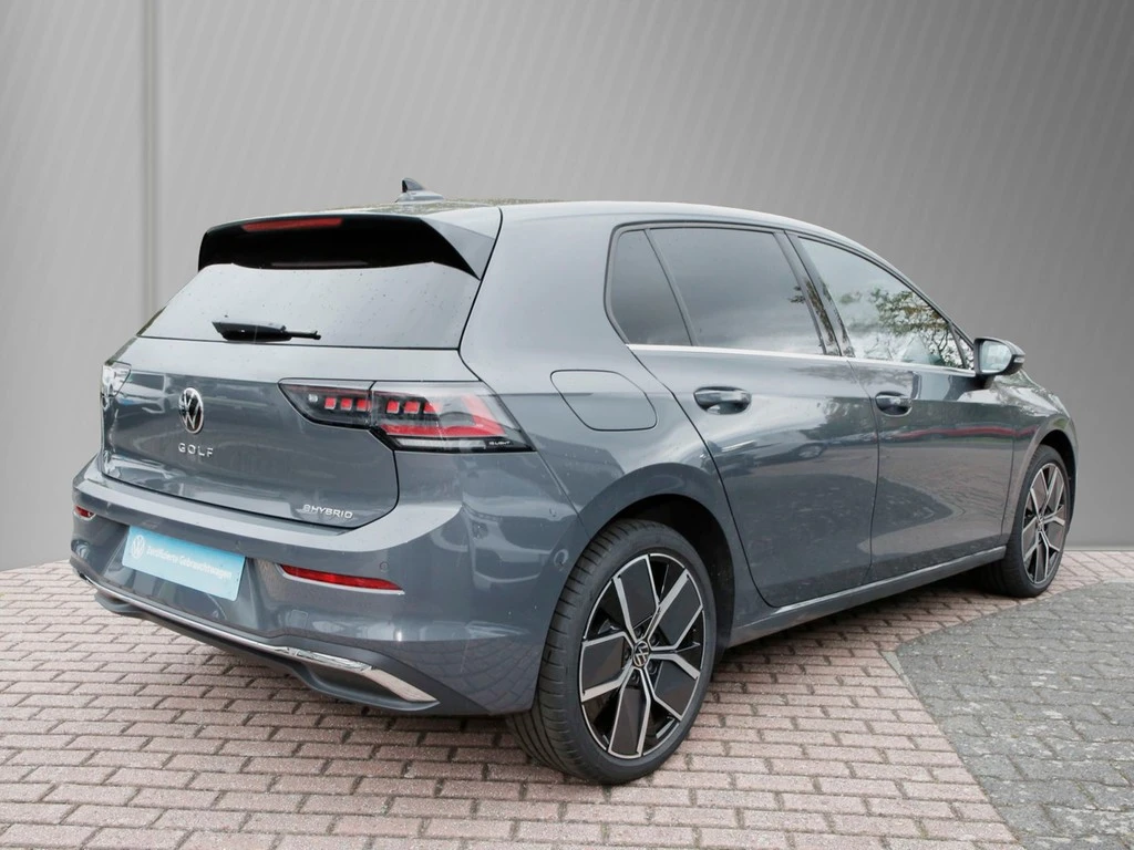 Volkswagen-Golf-image-4