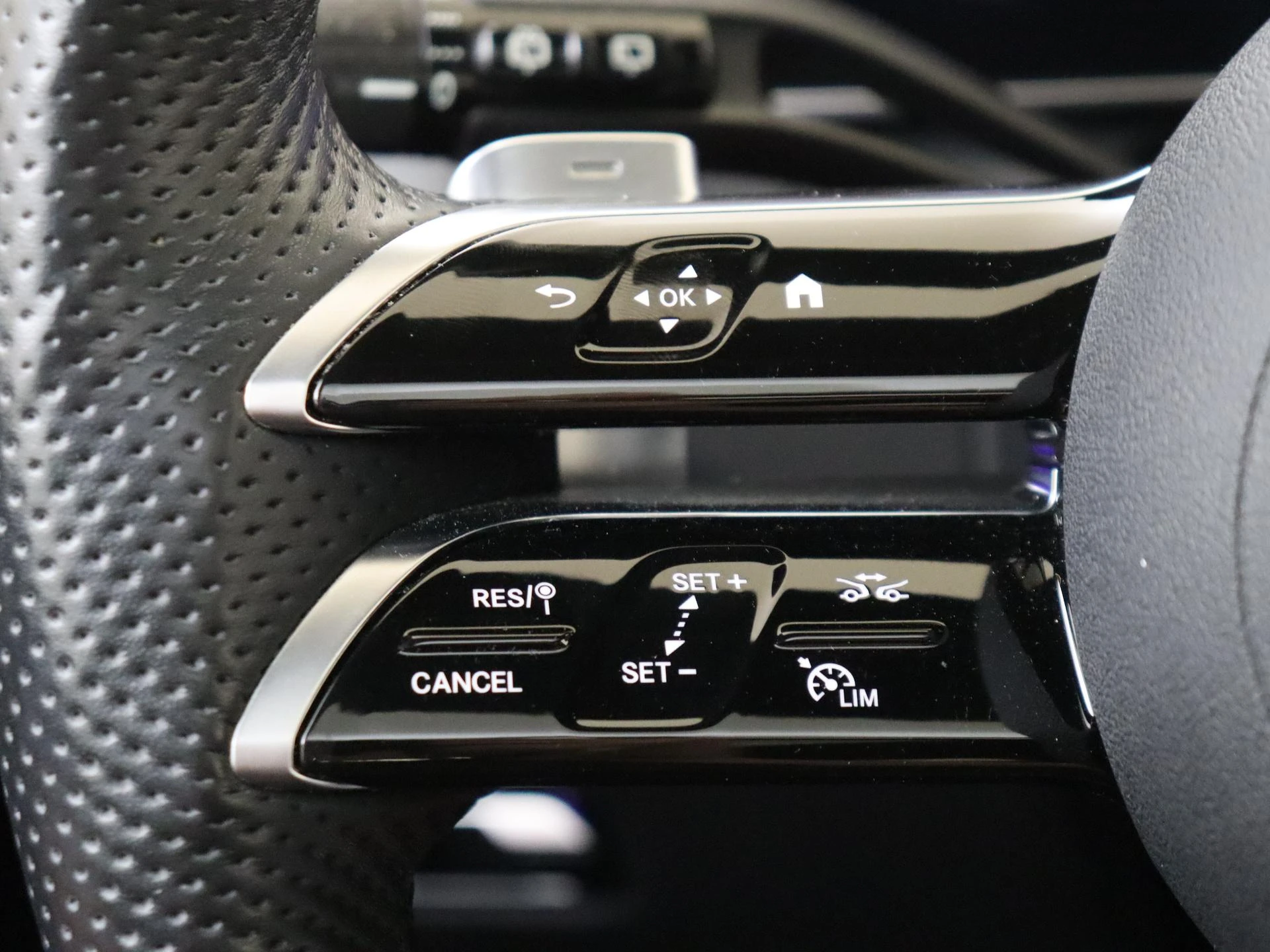 Mercedes-Benz-GLC-image-14