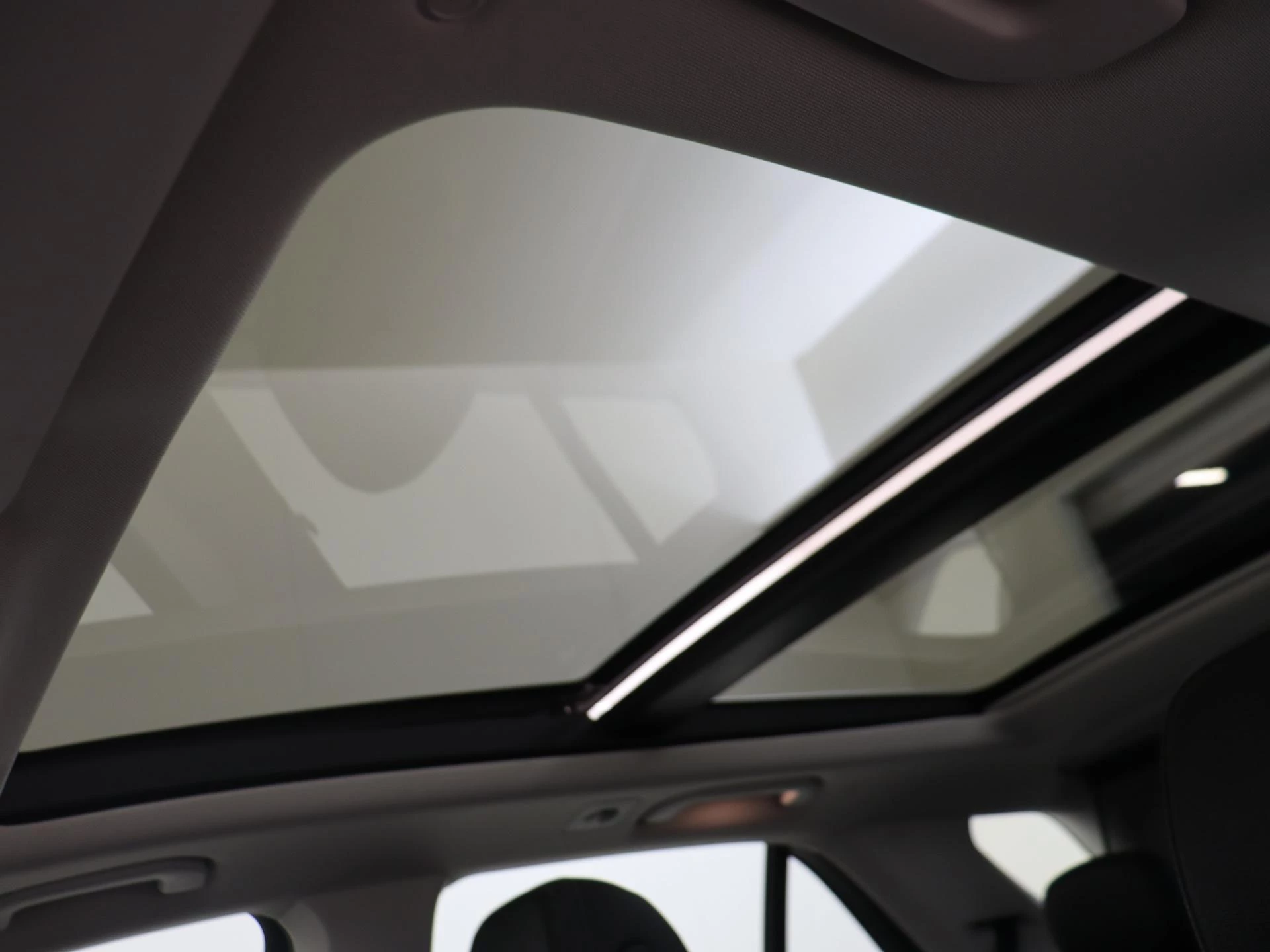 Mercedes-Benz-GLE-image-27