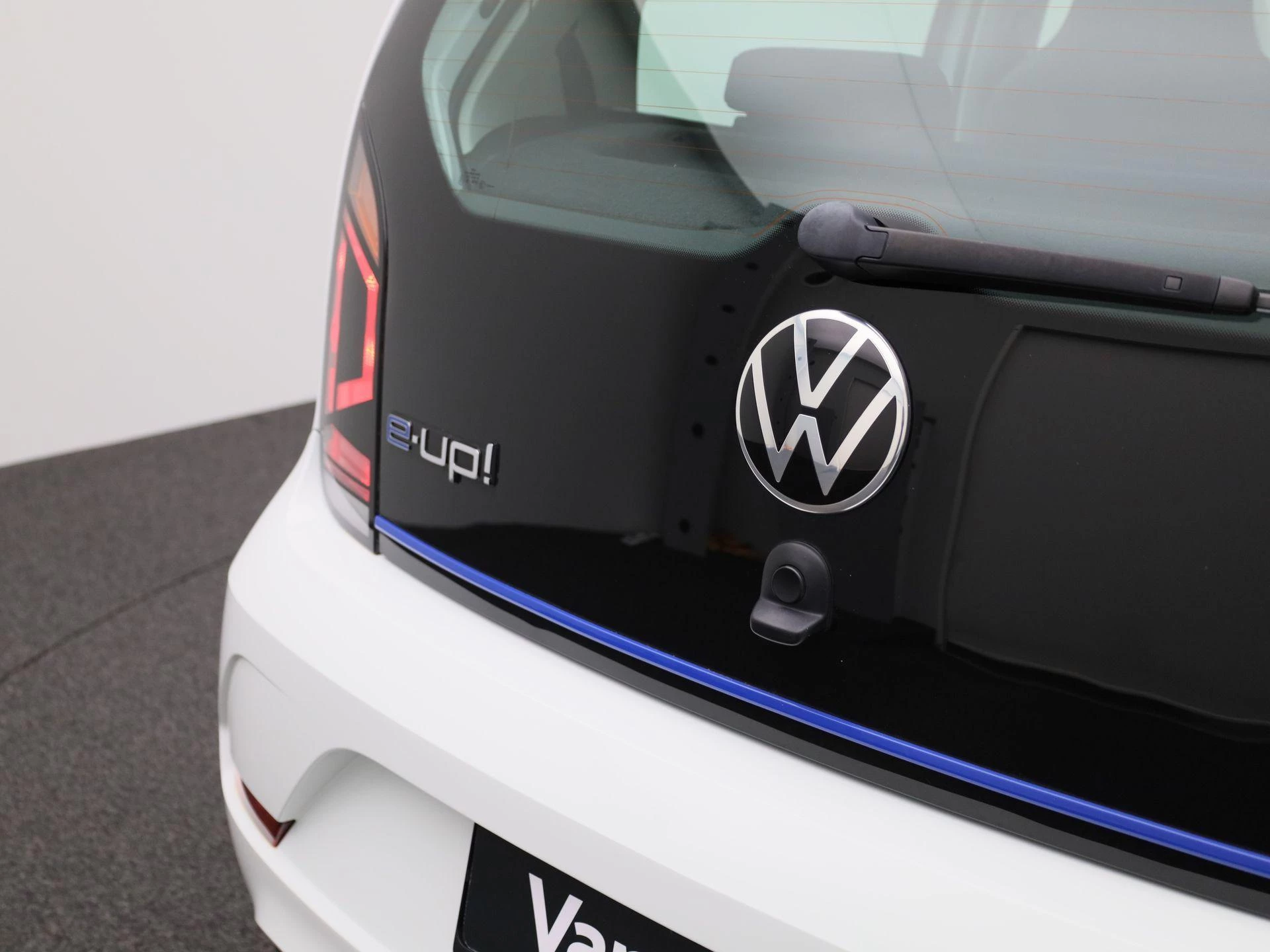 Volkswagen-e-up!-image-29
