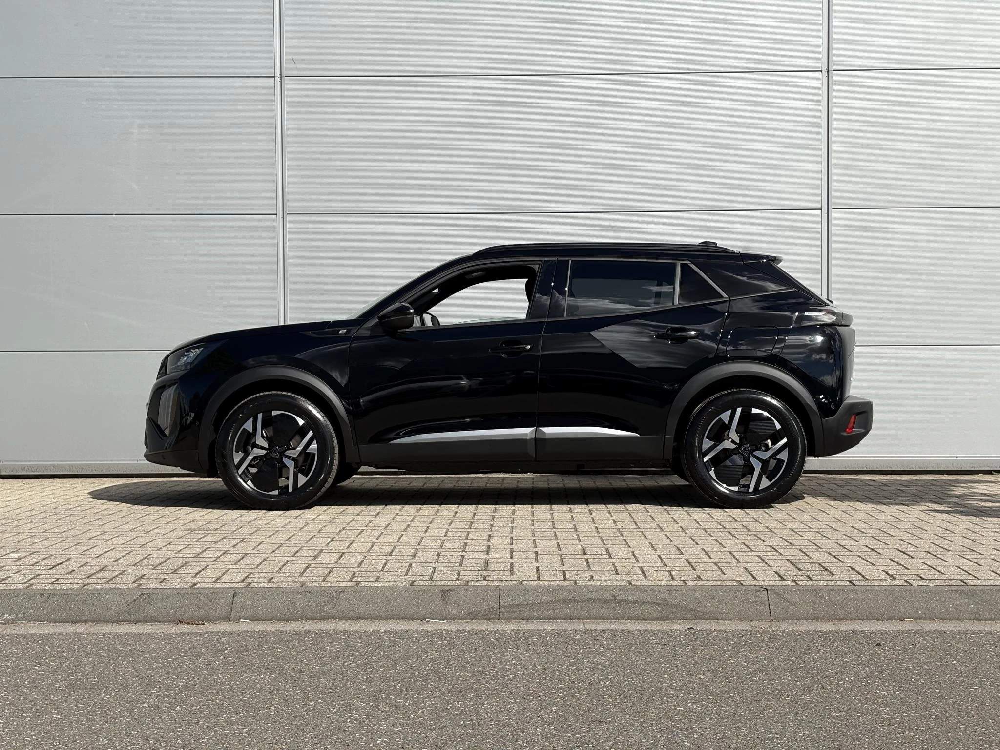 Peugeot e-2008