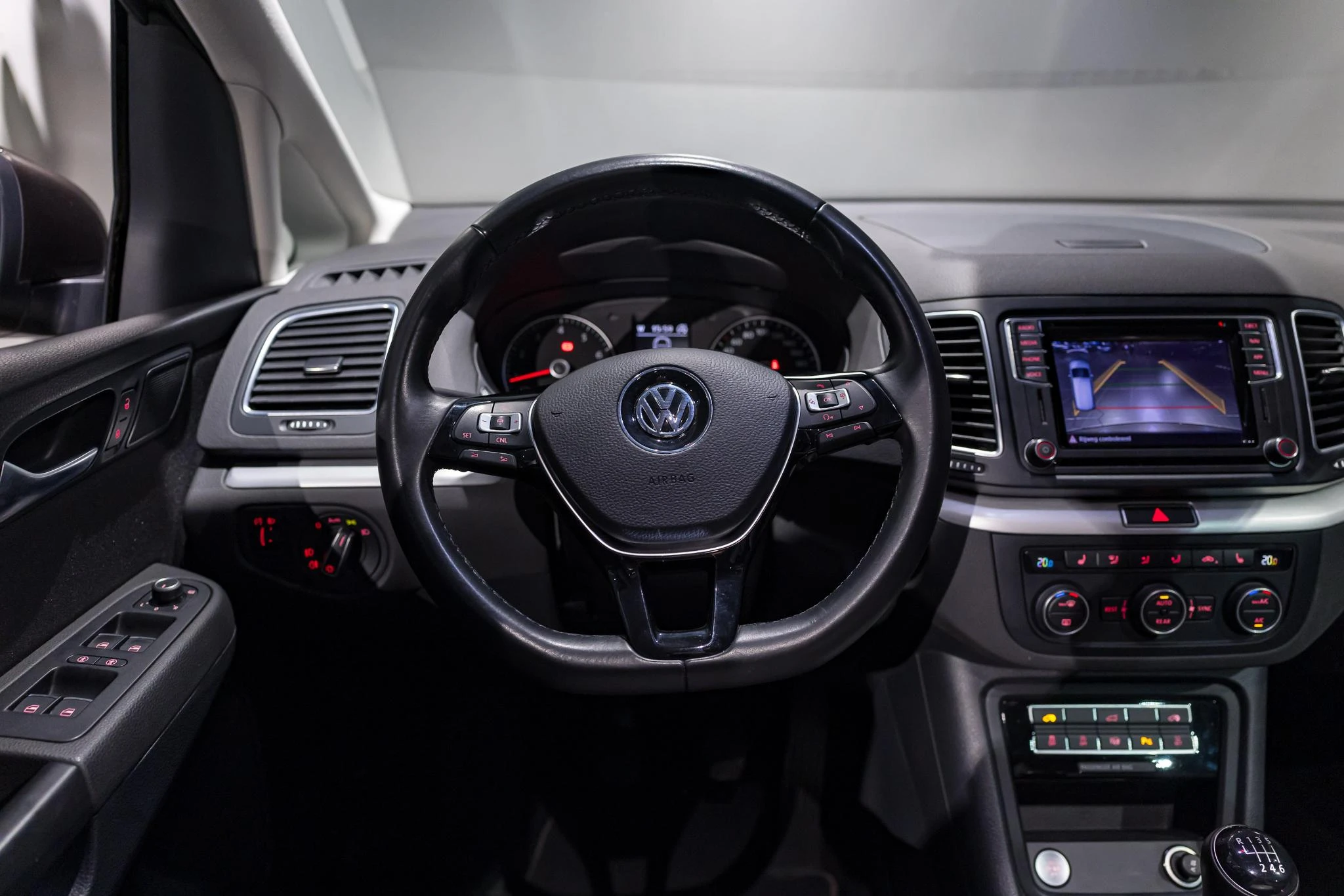Volkswagen-Sharan-image-21