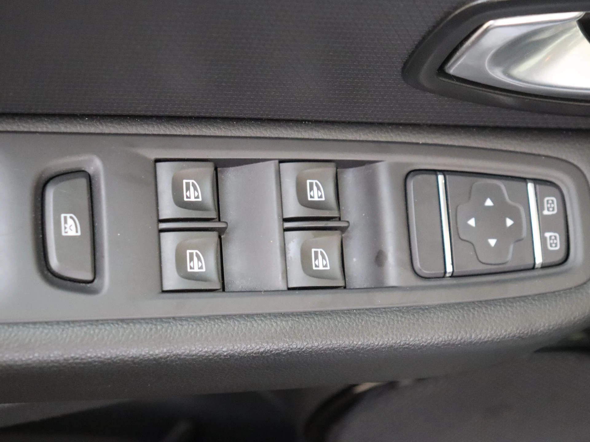 Renault-Clio-image-23