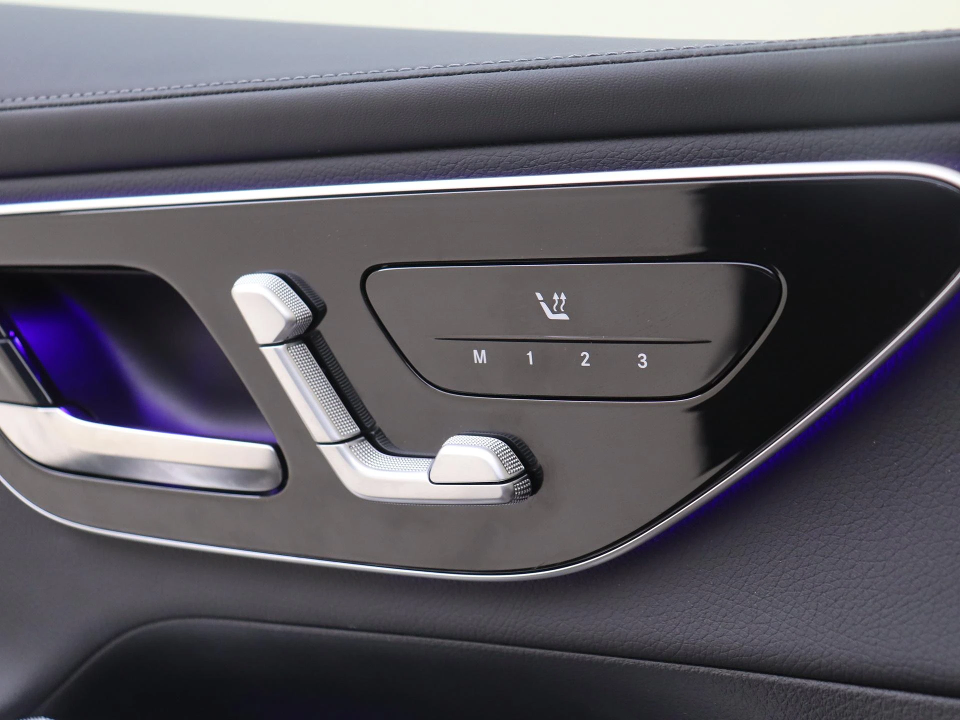 Mercedes-Benz-GLC-image-25