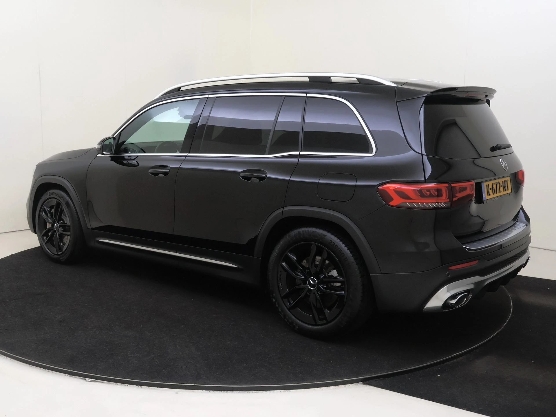 Mercedes-Benz-GLB-image-2