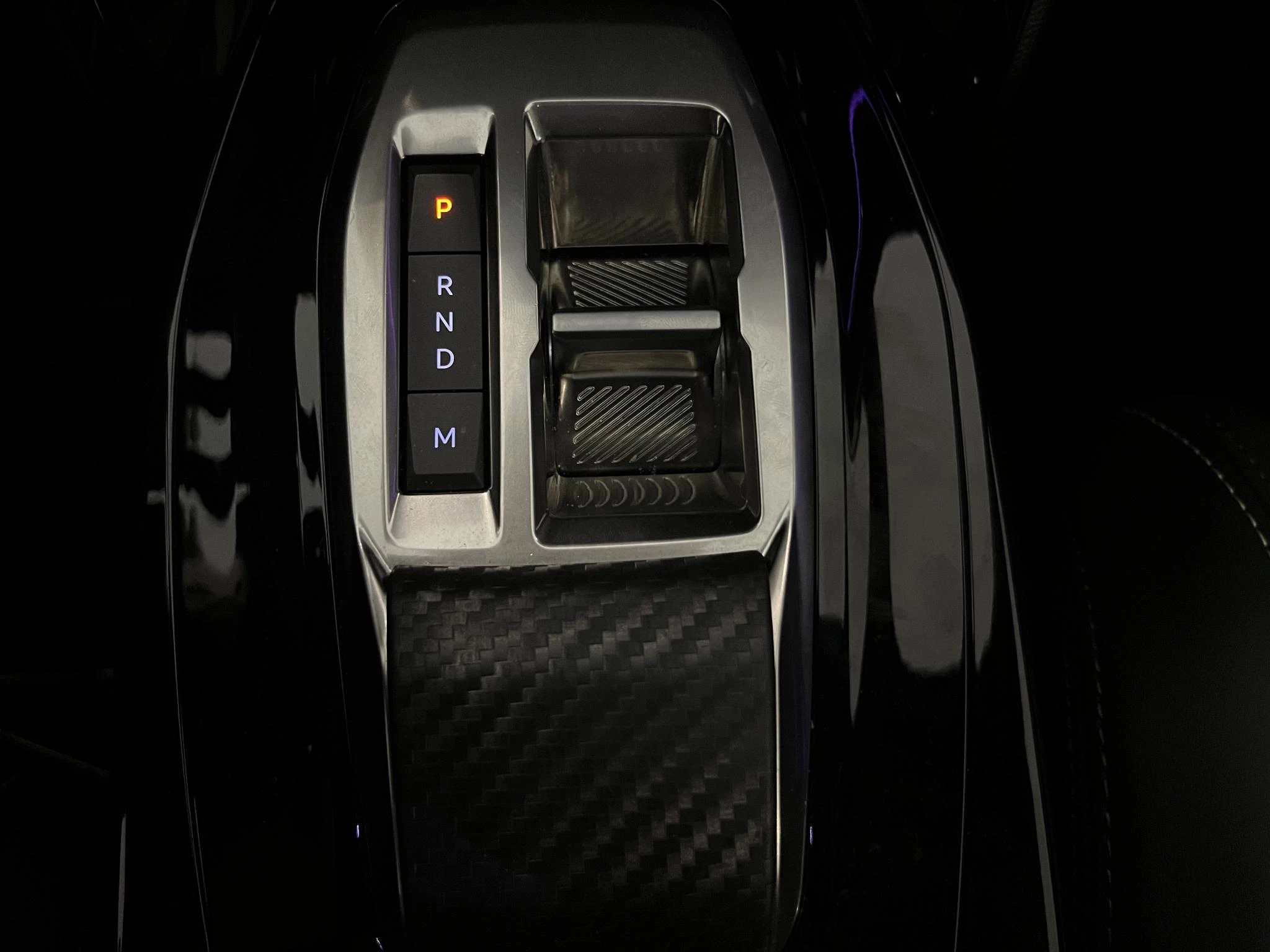 Peugeot 2008 1.2 Hybrid 145 GT