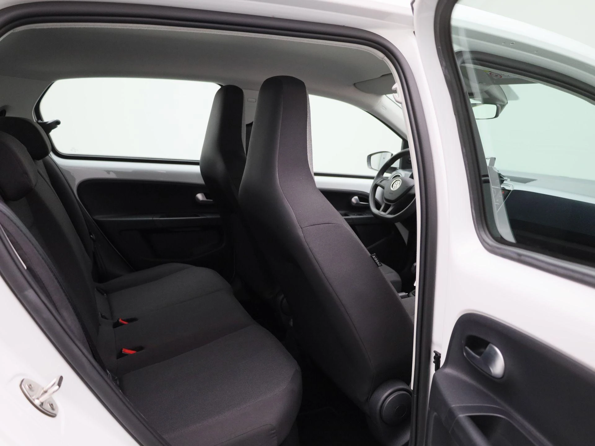 Volkswagen-up!-image-25