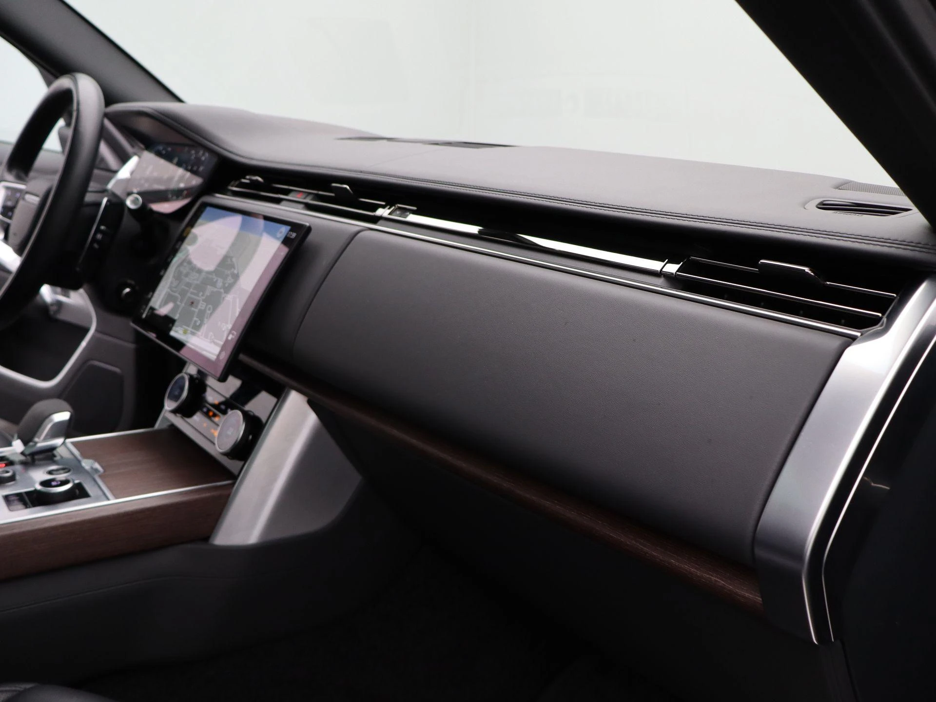 Land Rover-Range Rover-image-36