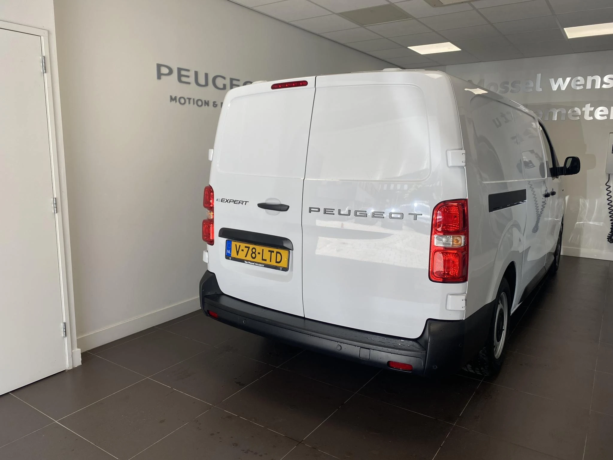 Peugeot e-Expert EV L2 75 kWh